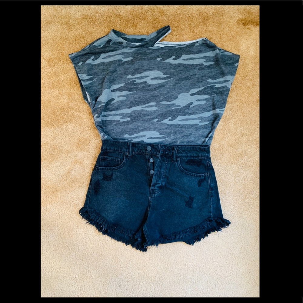 High Rise Mom Shorts - Picture 2 of 6